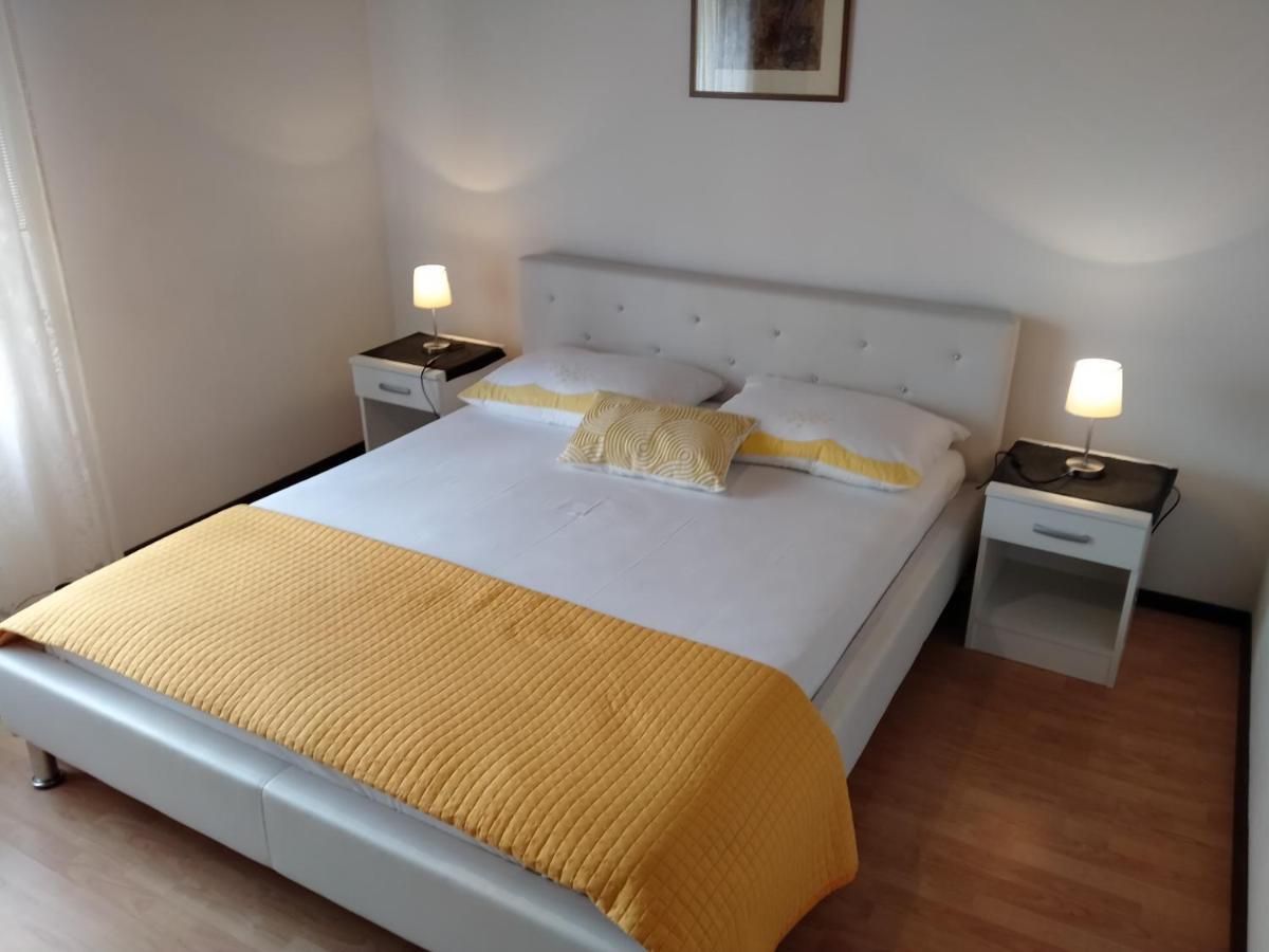 Apartman Avsec Krk Town Buitenkant foto