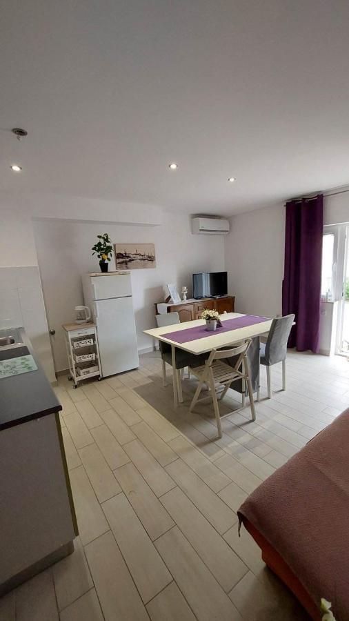 Apartman Avsec Krk Town Buitenkant foto
